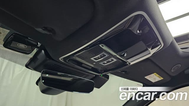 Land Rover Range Rover Velar 2025 — ფოტო 25/31