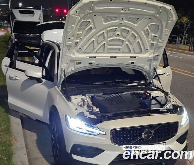 Volvo V60 Cross Country 2024 — ფოტო 3/3