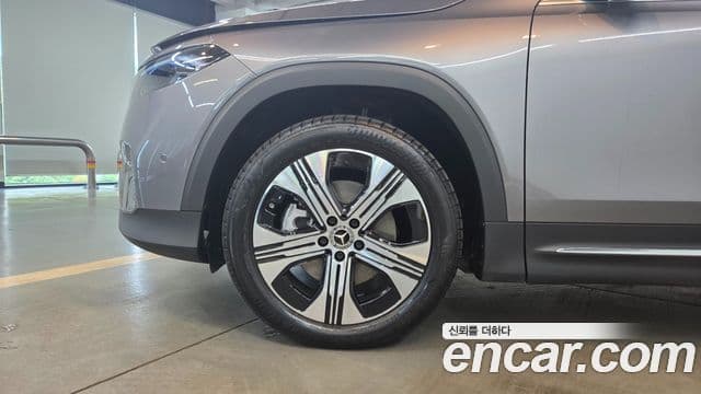 Mercedes-Benz EQB 2025 — ფოტო 19/20