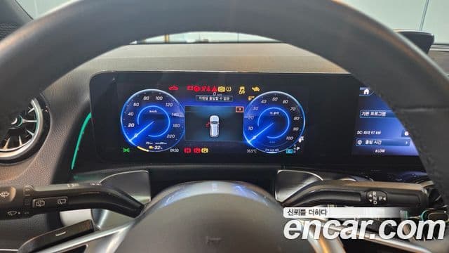 Mercedes-Benz EQB 2025 — ფოტო 17/20
