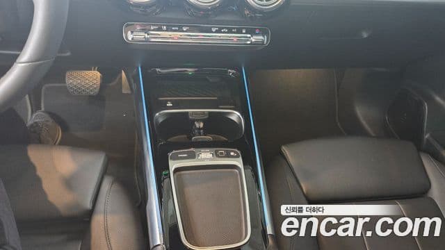 Mercedes-Benz EQB 2025 — ფოტო 13/20