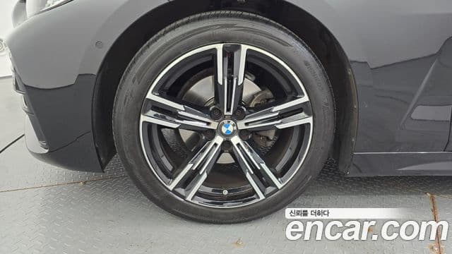 BMW 4 Series 2023 — Şəkil 17/31