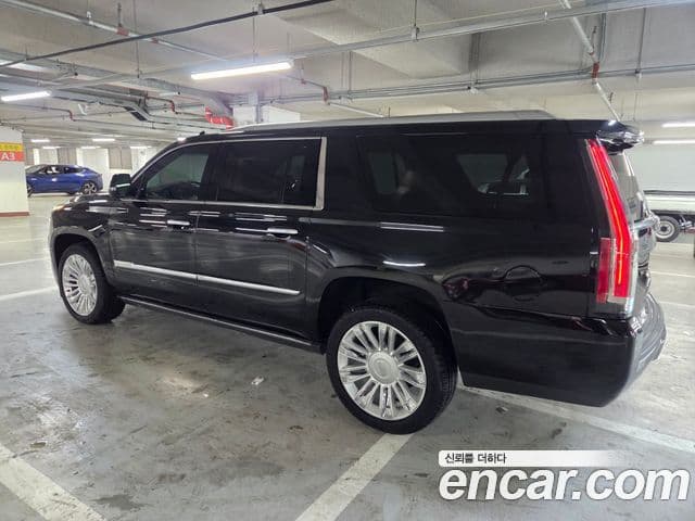 Cadillac Escalade 2018 — Photo 2/10