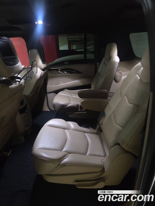 Cadillac Escalade 2018 — Photo 9/10