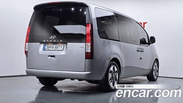 Hyundai Staria 2023 — Фото 2/20
