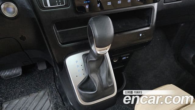 Hyundai Staria 2023 — Фото 9/20