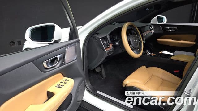 Volvo V60 Cross Country 2022 — Фото 10/20