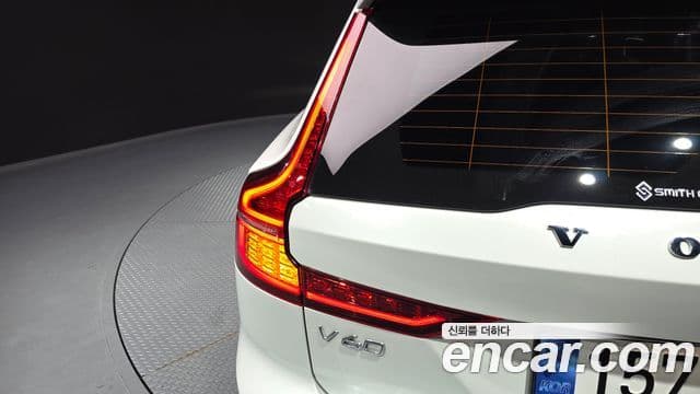 Volvo V60 Cross Country 2022 — Photo 27/36