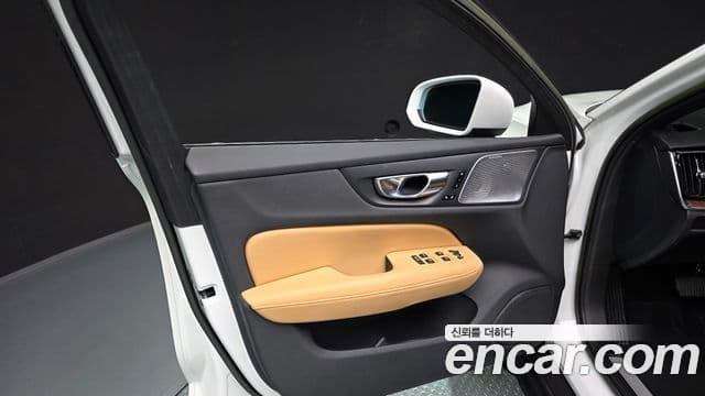Volvo V60 Cross Country 2022 — Photo 24/36