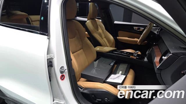 Volvo V60 Cross Country 2022 — Photo 10/36