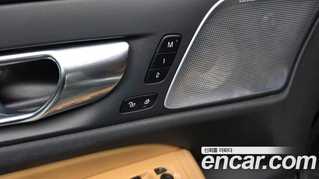 Volvo V60 Cross Country 2022 — Photo 30/36