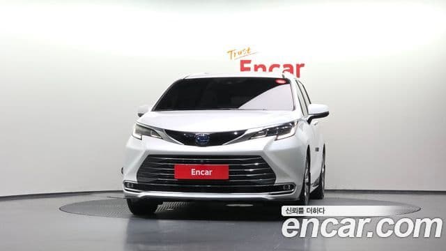 Toyota Sienna 2022 — Фото 3/20