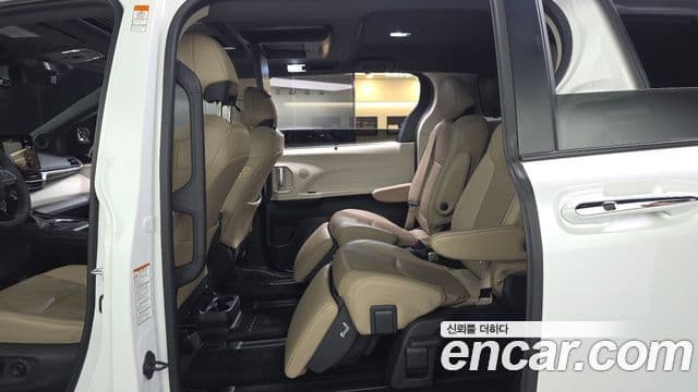 Toyota Sienna 2022 — ფოტო 31/34