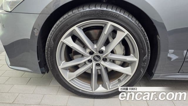 Audi A7 2022 — ფოტო 13/20