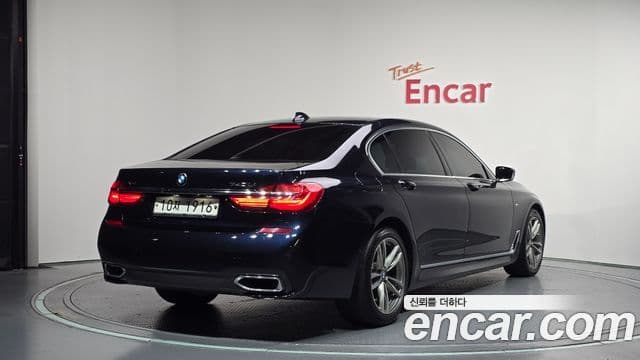 BMW 7 Series 2018 — ფოტო 20/20