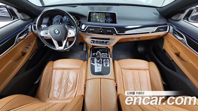 BMW 7 Series 2018 — ფოტო 8/20