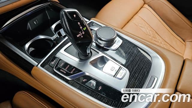 BMW 7 Series 2018 — ფოტო 9/20