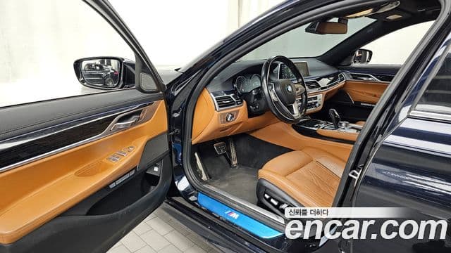 BMW 7 Series 2018 — ფოტო 1/20