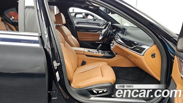 BMW 7 Series 2018 — ფოტო 15/20