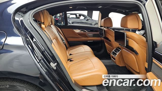 BMW 7 Series 2018 — ფოტო 13/20