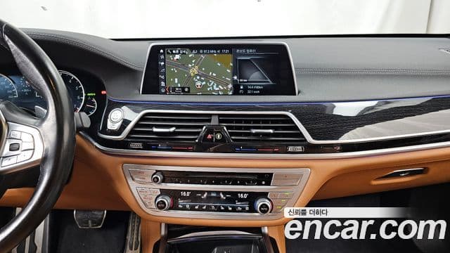 BMW 7 Series 2018 — ფოტო 18/20