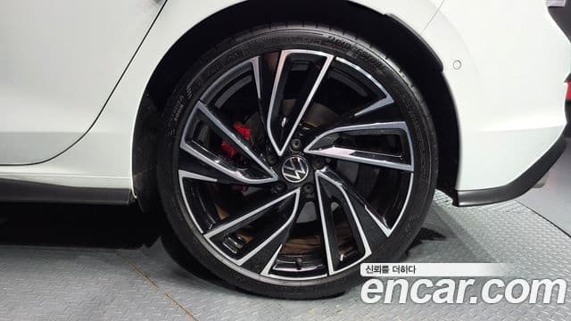 Volkswagen Golf 2024 — Photo 26/32