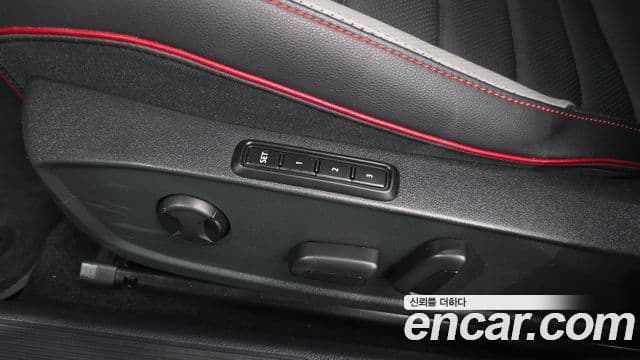Volkswagen Golf 2024 — Photo 5/32