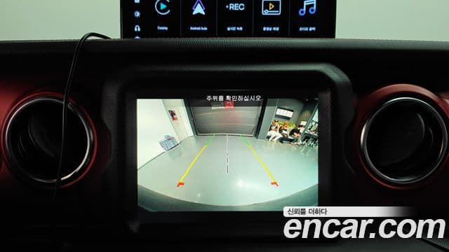 Jeep Wrangler 2021 — Photo 28/33