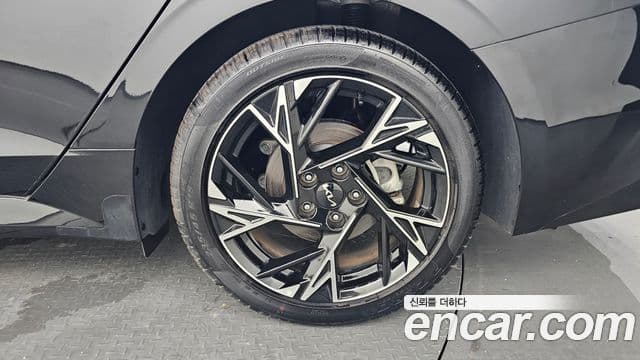 Kia K5 2023 — Photo 2/32