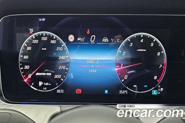 Mercedes-Benz AMG GT 2025 — Photo 12/20