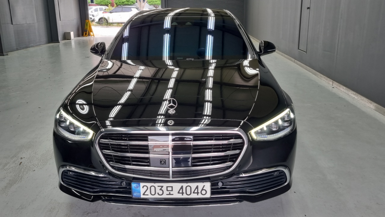 Mercedes-Benz S-Class 2021 — Photo 2/20