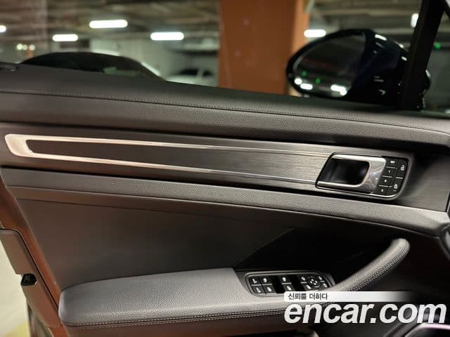 Porsche Panamera 2023 — ფოტო 15/20