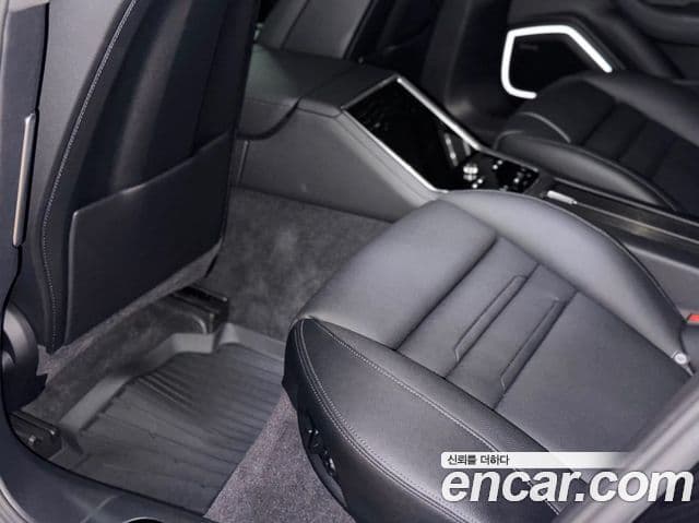 Porsche Panamera 2023 — ფოტო 14/20