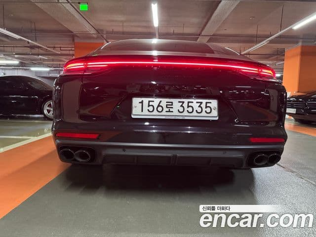 Porsche Panamera 2023 — ფოტო 16/20