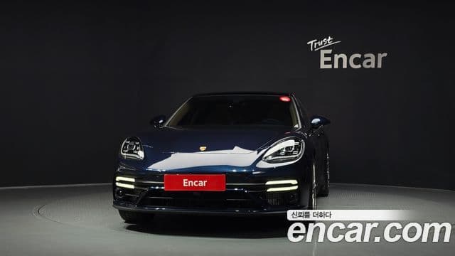 Porsche Panamera 2023 — ფოტო 17/37