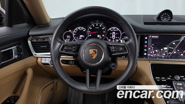 Porsche Panamera 2023 — ფოტო 30/37