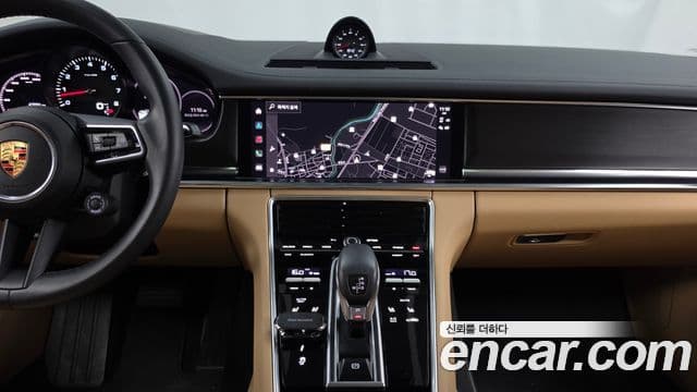 Porsche Panamera 2023 — ფოტო 28/37