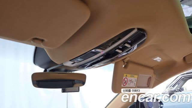 Porsche Panamera 2023 — ფოტო 23/37