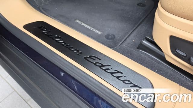 Porsche Panamera 2023 — ფოტო 29/37