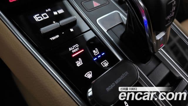 Porsche Panamera 2023 — ფოტო 32/37