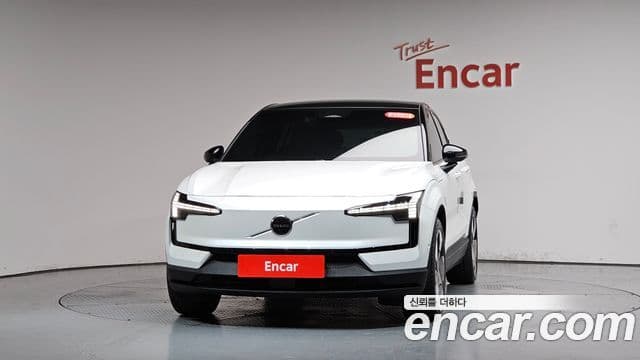 Volvo EX30 2025 — ფოტო 15/32