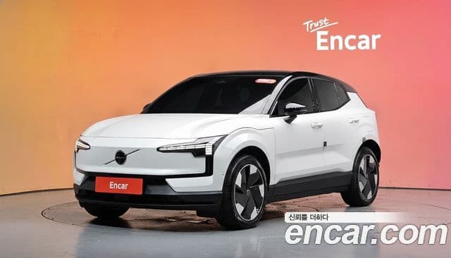Volvo EX30 2025 — ფოტო 18/32