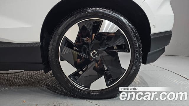Volvo EX30 2025 — ფოტო 10/32