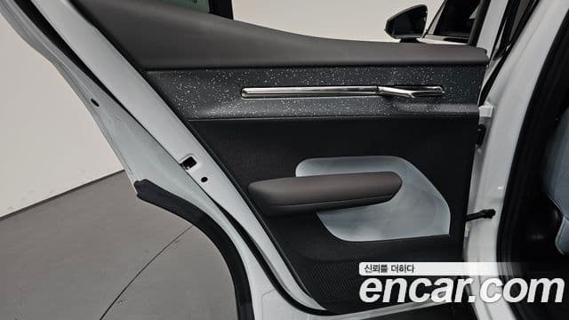 Volvo EX30 2025 — ფოტო 31/32