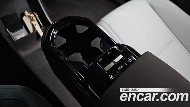 Volvo EX30 2025 — ფოტო 29/32