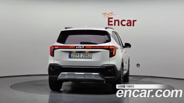 Kia Seltos 2023 — ფოტო 16/30
