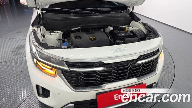 Kia Seltos 2023 — ფოტო 28/30