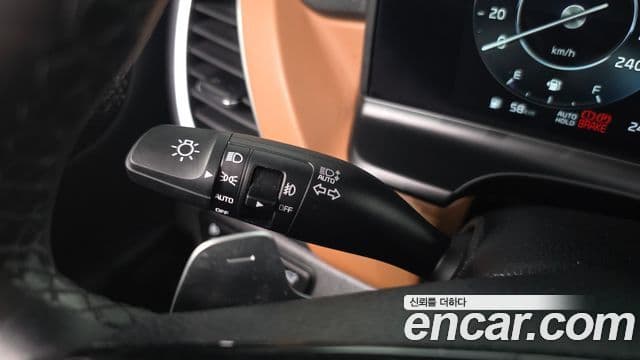 Kia Seltos 2023 — ფოტო 7/30