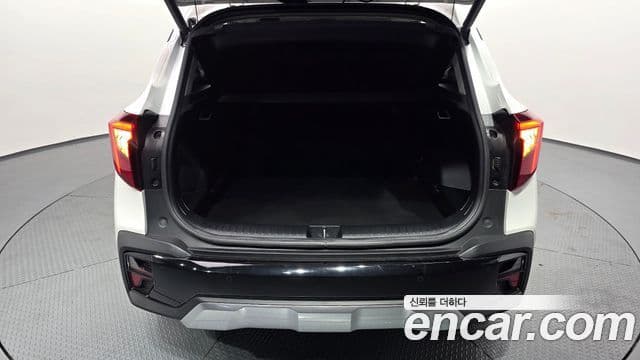 Kia Seltos 2023 — ფოტო 18/30