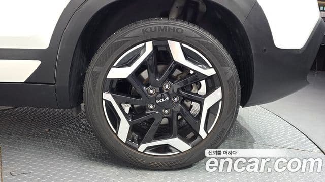 Kia Seltos 2023 — ფოტო 24/30